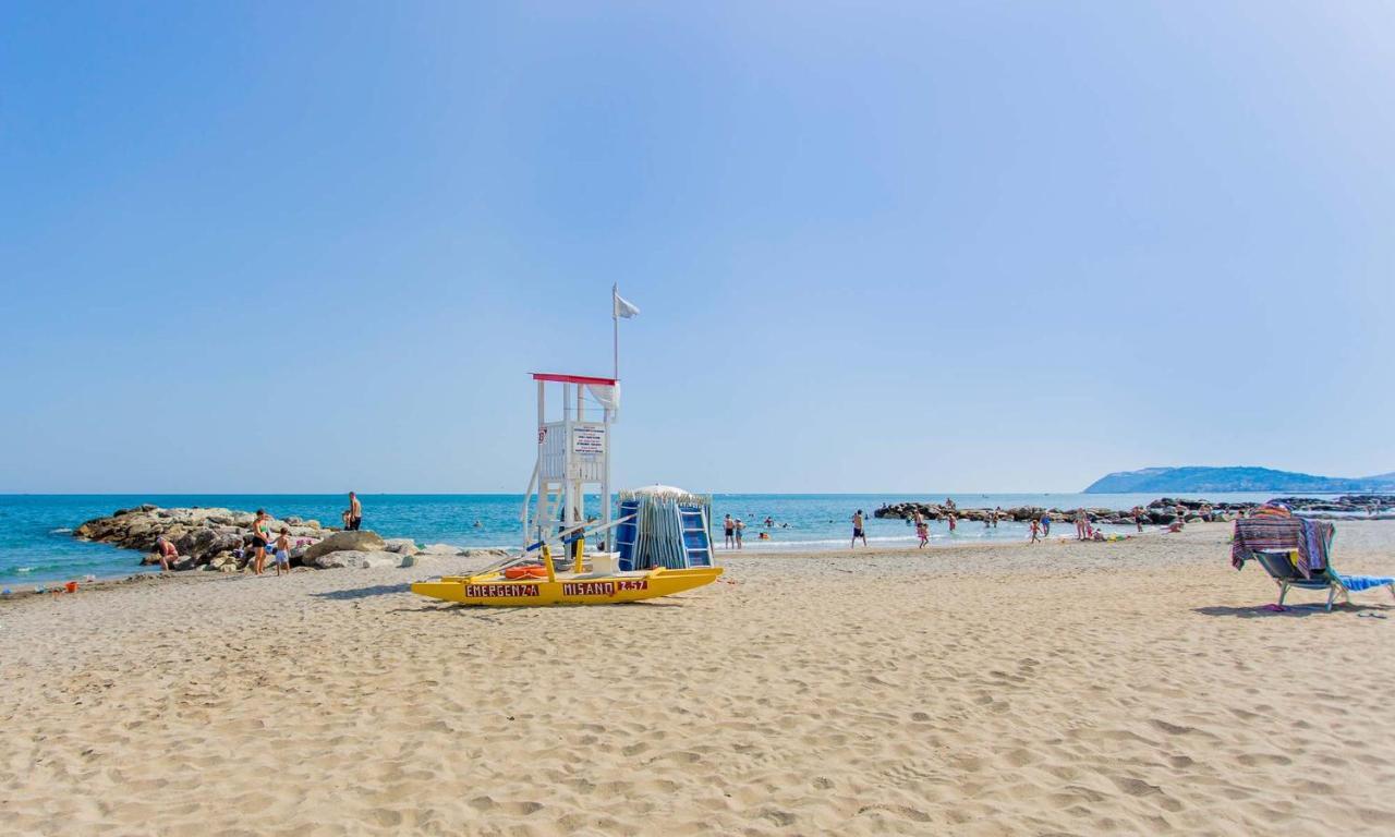 Appartamento Vista Mare Misano Adriatico Buitenkant foto