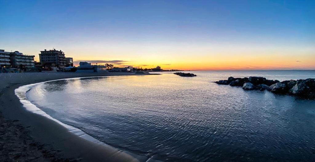 Appartamento Vista Mare Misano Adriatico Buitenkant foto